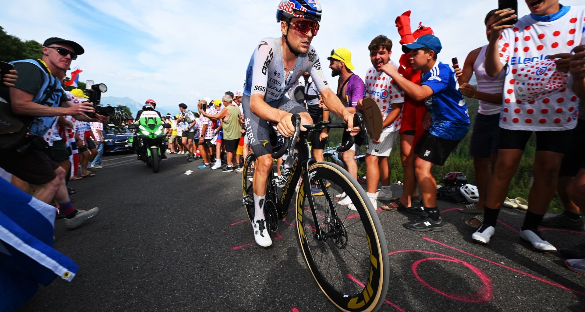 Tom Pidcock fined, docked 10 seconds, KOM points for pushing off a car twice on Tour de France stage 15
