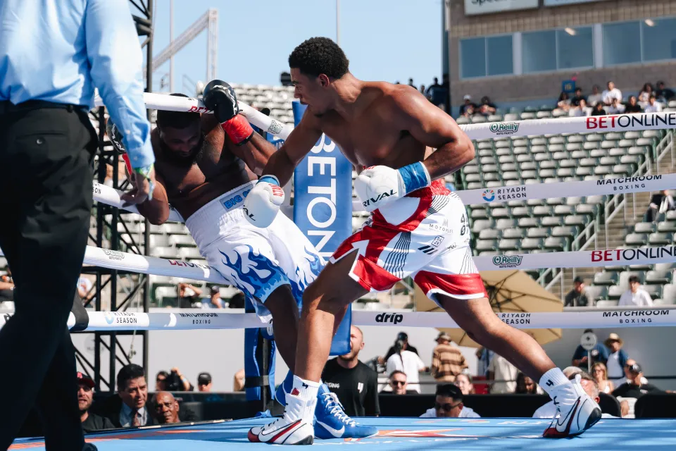 Leo Atang defeats Glen Williams in LA on July 18