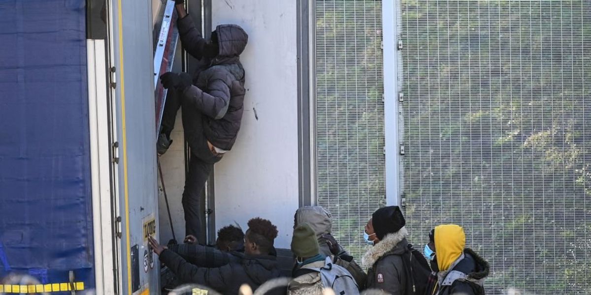 Migrant crisis: Eritrean with beard and Adam's apple ruled to be child