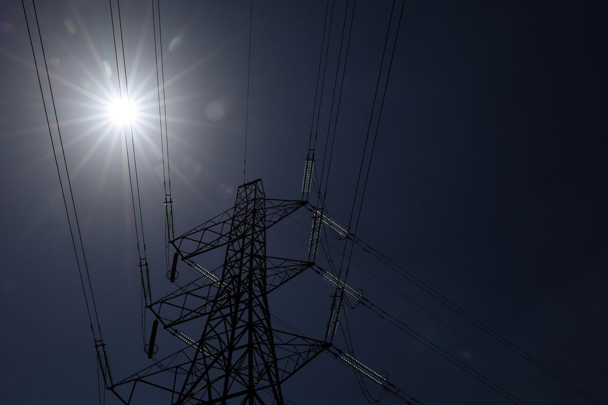 Pylon during June heatwave