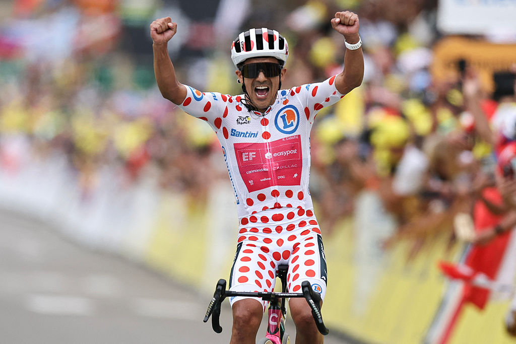 EF Education - EasyPost team's Ecuadorian rider Richard Carapaz wearing the climber's dotted "King of the Mountains" jersey cycles to the finish line to win the 20th stage of the 113th edition of the Tour de France cycling race, 170,9 km between Le Bourg-d'Oisans and Alpe d'Huez in the French Alps, on July 25, 2026. (Photo by Anne-Christine POUJOULAT / AFP)