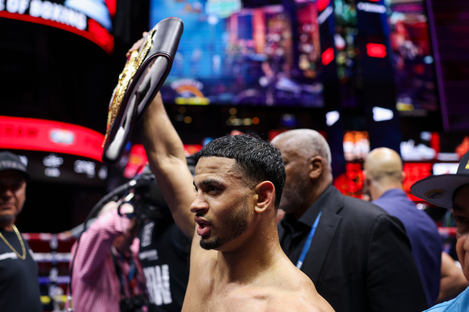 Romero will defend his WBA welterweight title against Lopez in August
