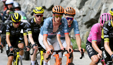 Arensman leads team home on Alpe d'Huez