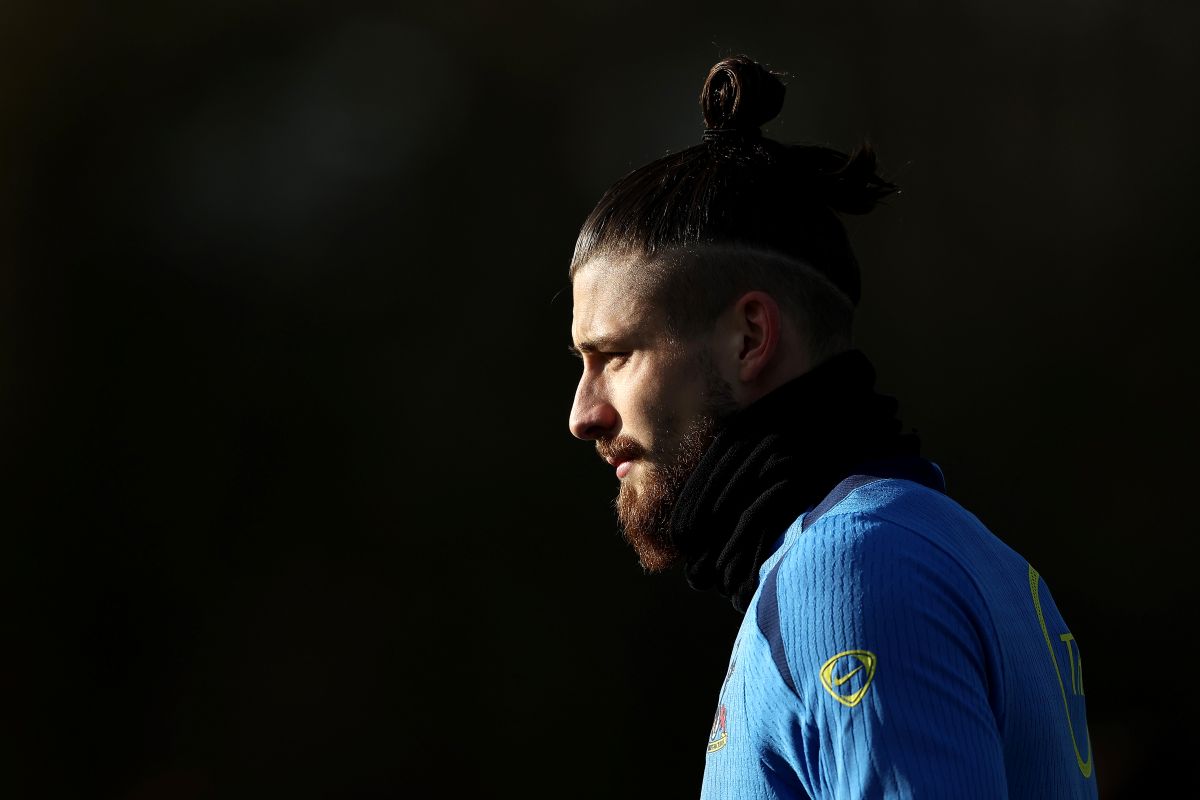 ENFIELD, ENGLAND - NOVEMBER 25: Radu Dragusin of Tottenham Hotspur looks on during a Tottenham Hotspur training session ahead of the UEFA Champions League 2025/26 League Phase MD5 match against Paris Saint-Germain at Tottenham Hotspur Training Centre on November 25, 2025 in Enfield, England. (Photo by James Fearn/Getty Images) (Roma and Milan links)