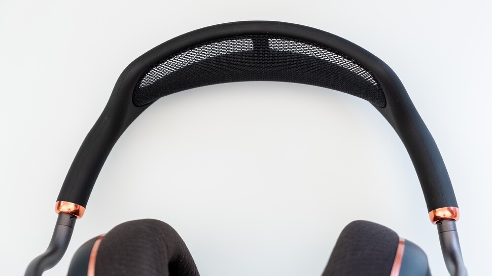 Turtle Beach Stealth Pro 2 review, showing the headset's headband
