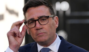 New UK prime minister faces the same economic issues that sank his predecessor