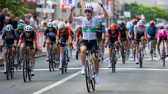 Video - Lara Gillespie blasts in to win first race as Irish champion