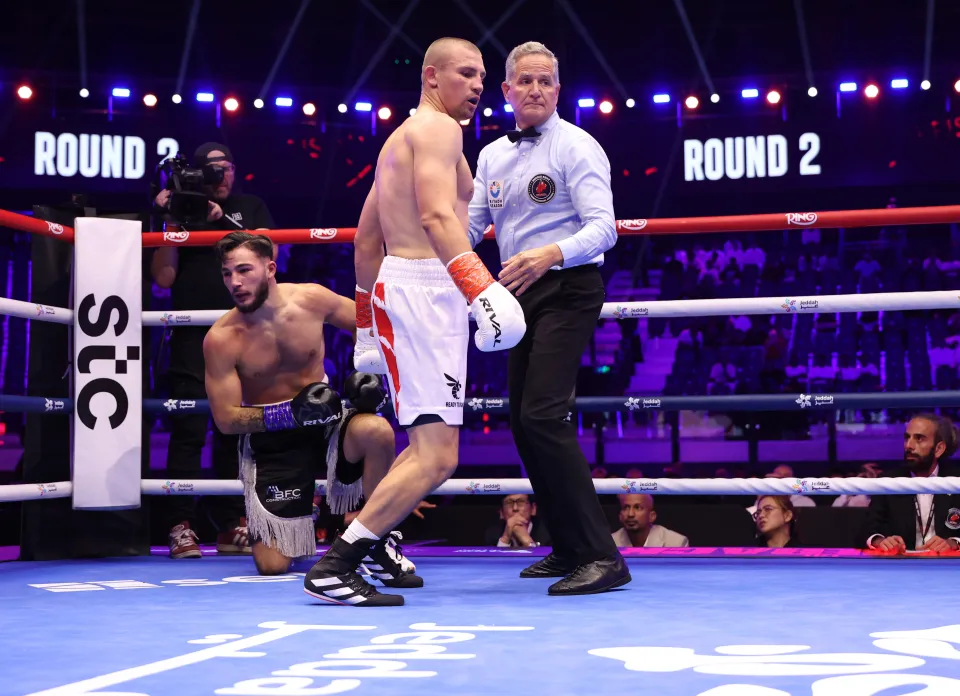 Oleksandr Khyzhniak makes two wins from two inside the distance