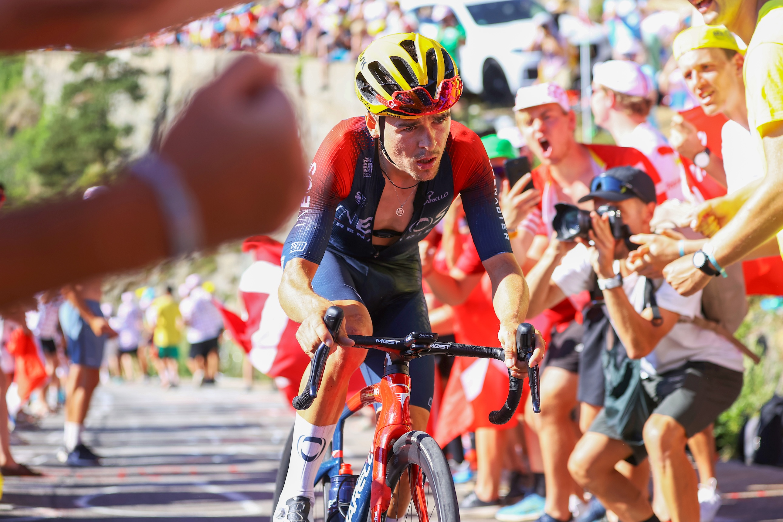 Tom Pidcock climbing Alpe d'Huez in 2022