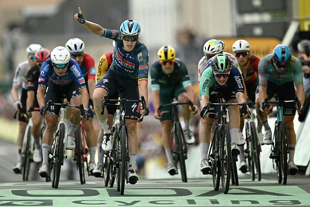 Soudal Quick-Step team's Belgian rider Tim Merlier cycles to the finish line to win the 12th stage ahead of Alpecin - Premier Tech team's Belgian rider Jasper Philipsen (L) and Decathlon CMA CGM Team's Dutch rider Olav Kooij (R) during the 113th edition of the Tour de France cycling race, 181 km between Circuit de Nevers Magny-Cours and Chalon-sur-Sa&amp;ocirc;ne in central France, on July 16, 2026. (Photo by Loic VENANCE / AFP)