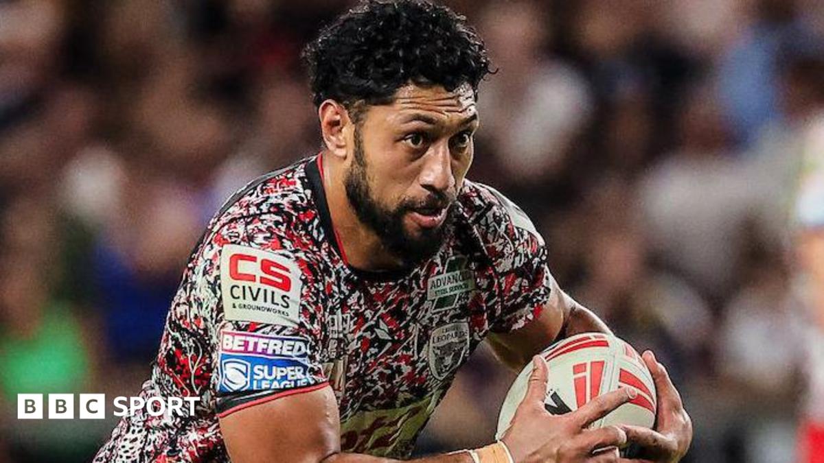 Isaac Liu in action for Leigh Leopards against Leeds Rhinos