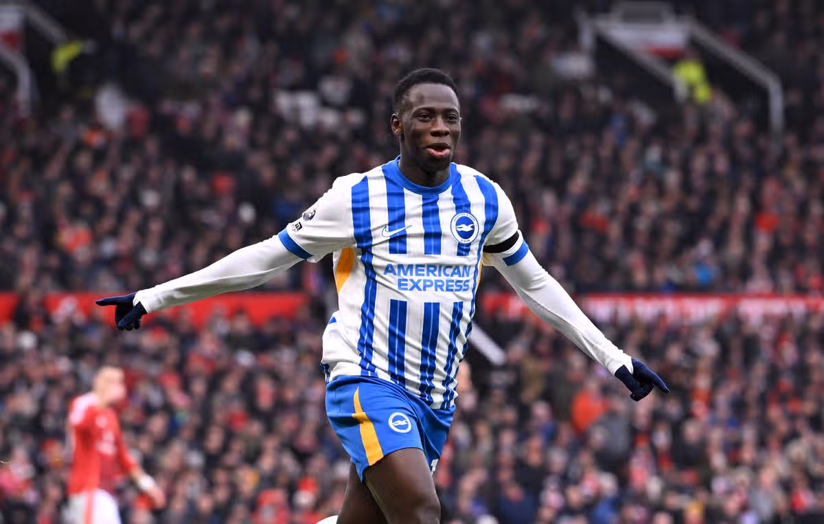 Yankuba Minteh of Brighton & Hove Albion celebrates