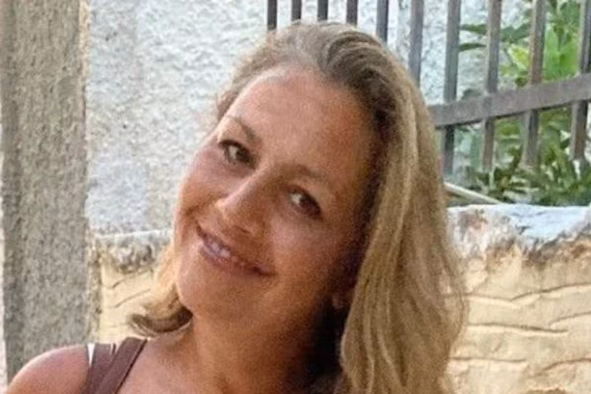 'Greek holiday turned into a nightmare as tick bite left me in coma for six weeks'
A woman has been left with memory loss and seizures and has to take 18 tablets a day after a tick bite on a Greek holiday left her in a coma for nearly six weeks.
Victoria Stellas, from Anglesey, had flu-like symptoms while on the island of Syros in 2019, then - once back home - started having night seizures.
She went to hospital but "no-one knew what was wrong" so had an MRI scan and was flown by helicopter to Liverpool's Walton Centre, where she was put in an induced coma for 42 days.