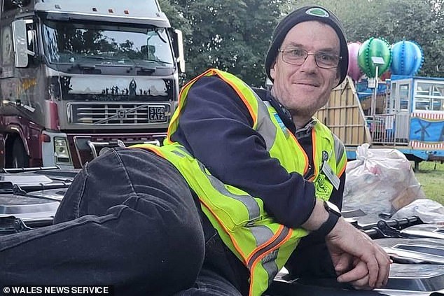 Paul Murphy, founder of Pride in Pill, said he had been trying to contact Keep Wales Tidy to order approved bin bags for a week but had received no response
