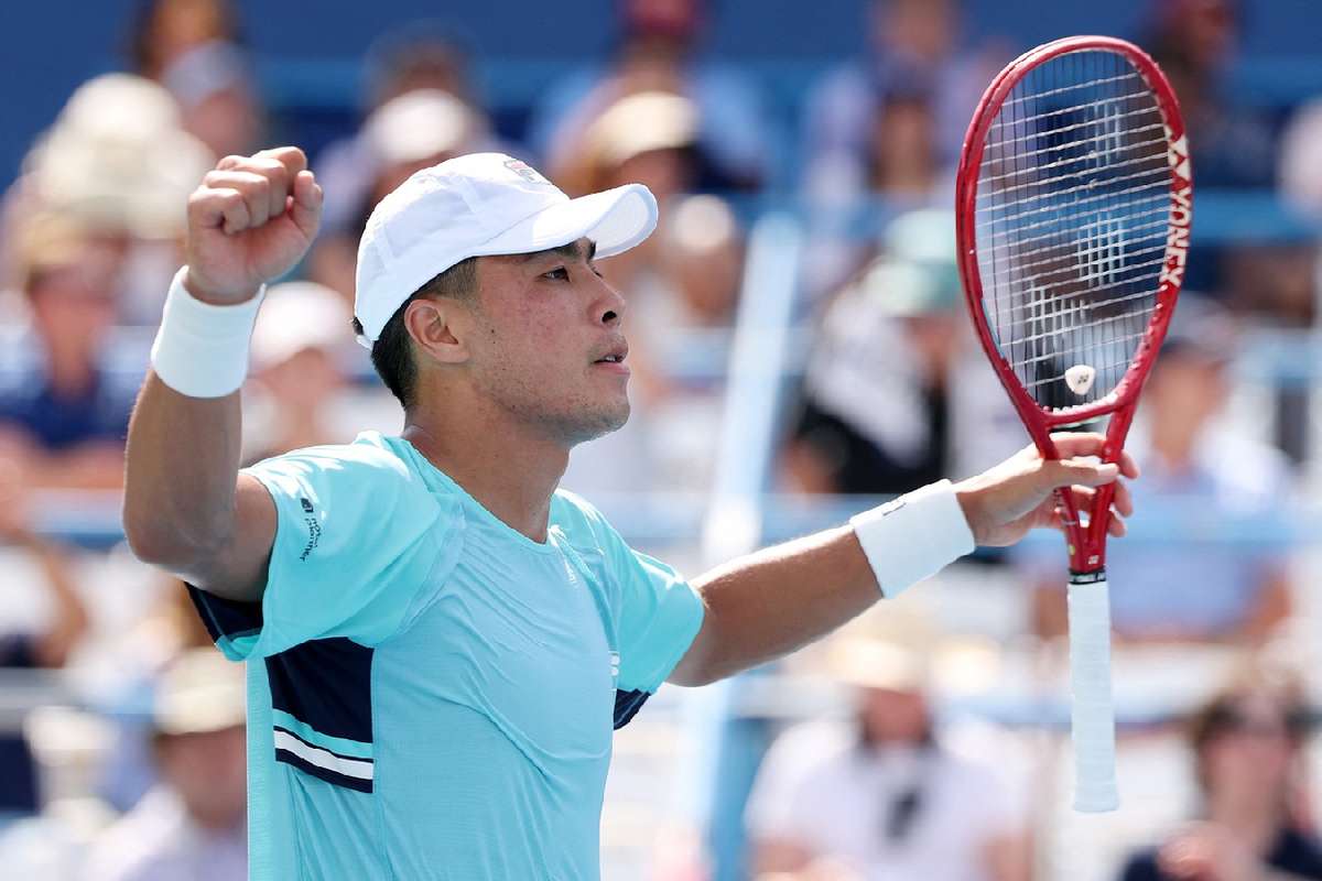 Nakashima ousts top seed De Minaur as Osaka advances at Washington