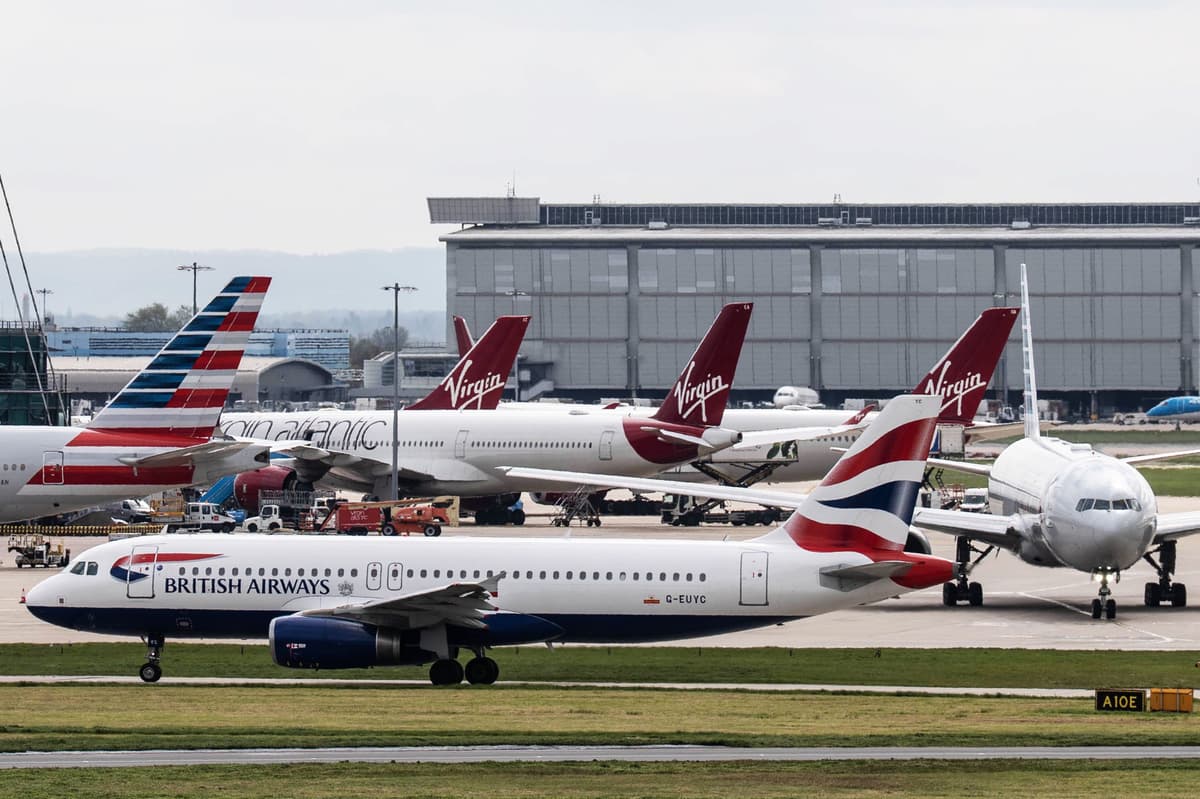 Heathrow roads reopen after burst water main leaves passengers scrambling to catch flights - London Evening Standard