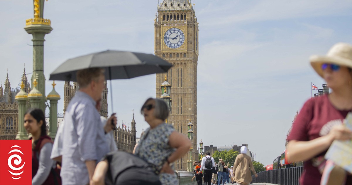 UK: Heatwaves continue, big small-boat problem, solar eclipse