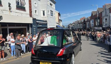 Hundreds of fans line the streets in Swansea to pay tribute to Bonnie Tyler