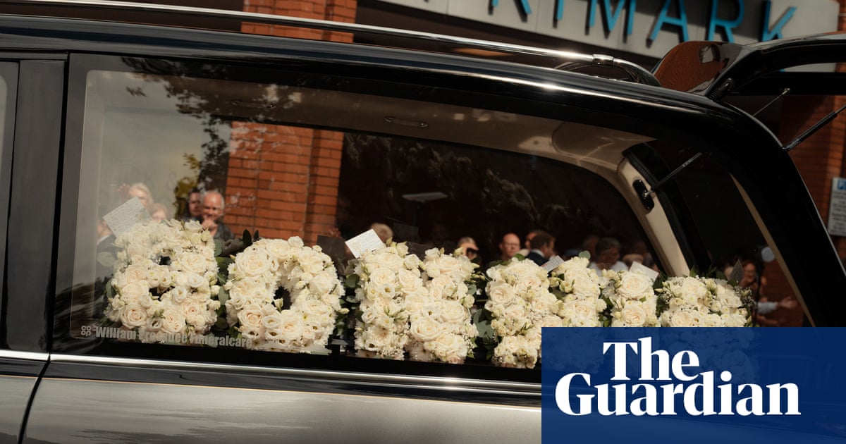 ‘She never forgot where she came from’: Bonnie Tyler mourners turn out for Swansea service | Bonnie Tyler
