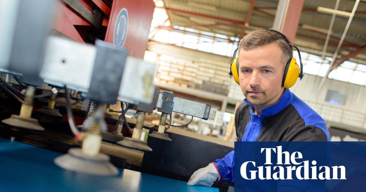 UK pay growth slows as Iran war prompts cost of living squeeze | UK unemployment and employment statistics