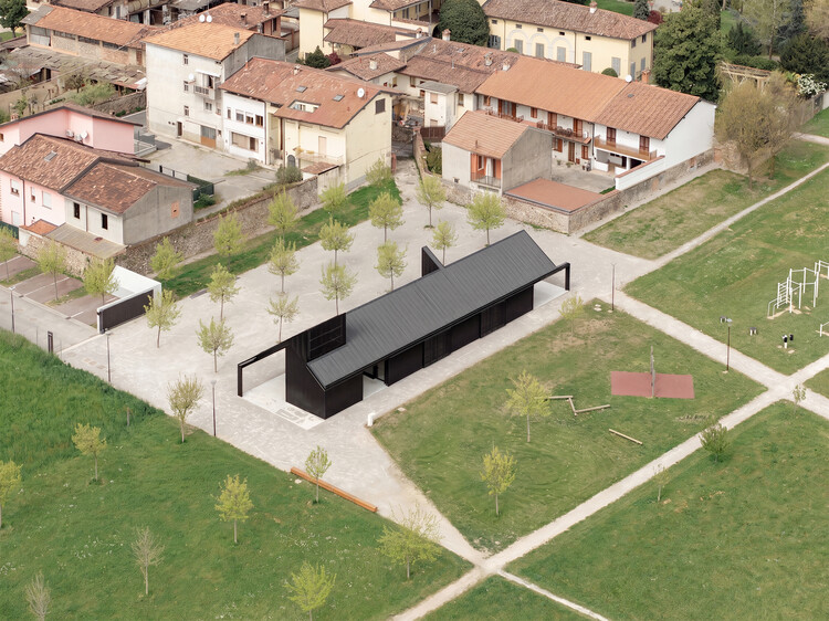 Pavilion in Brolo Park / CN10 architetti - Concrete, Courtyard