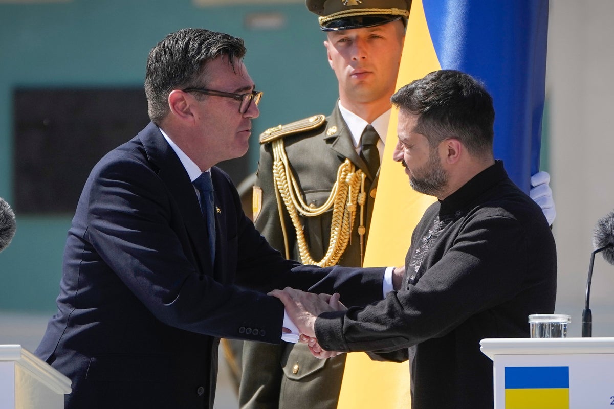 Burnham challenges Putin on first trip to Ukraine as UK-Russia tensions grow