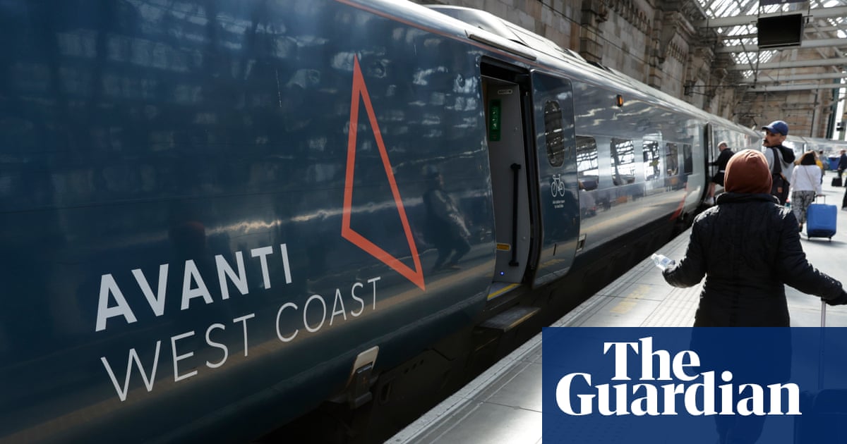 Train drivers secure 3.6% pay rise after threat of strikes on busy UK routes | Rail transport