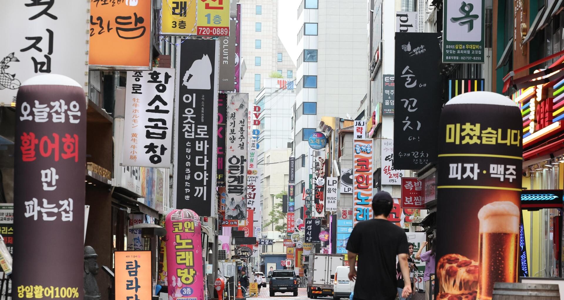 Restaurant and bar signs are seen along an alley in Jongno District, Seoul, Aug 17. Newsis