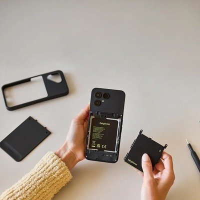 A User-Repairable Smartphone Finally Comes to the 'States