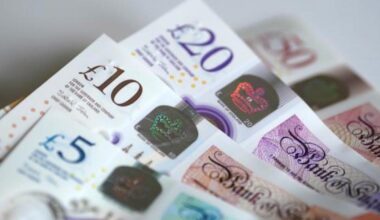HMRC paying back almost £4,000 to thousands of pension savers