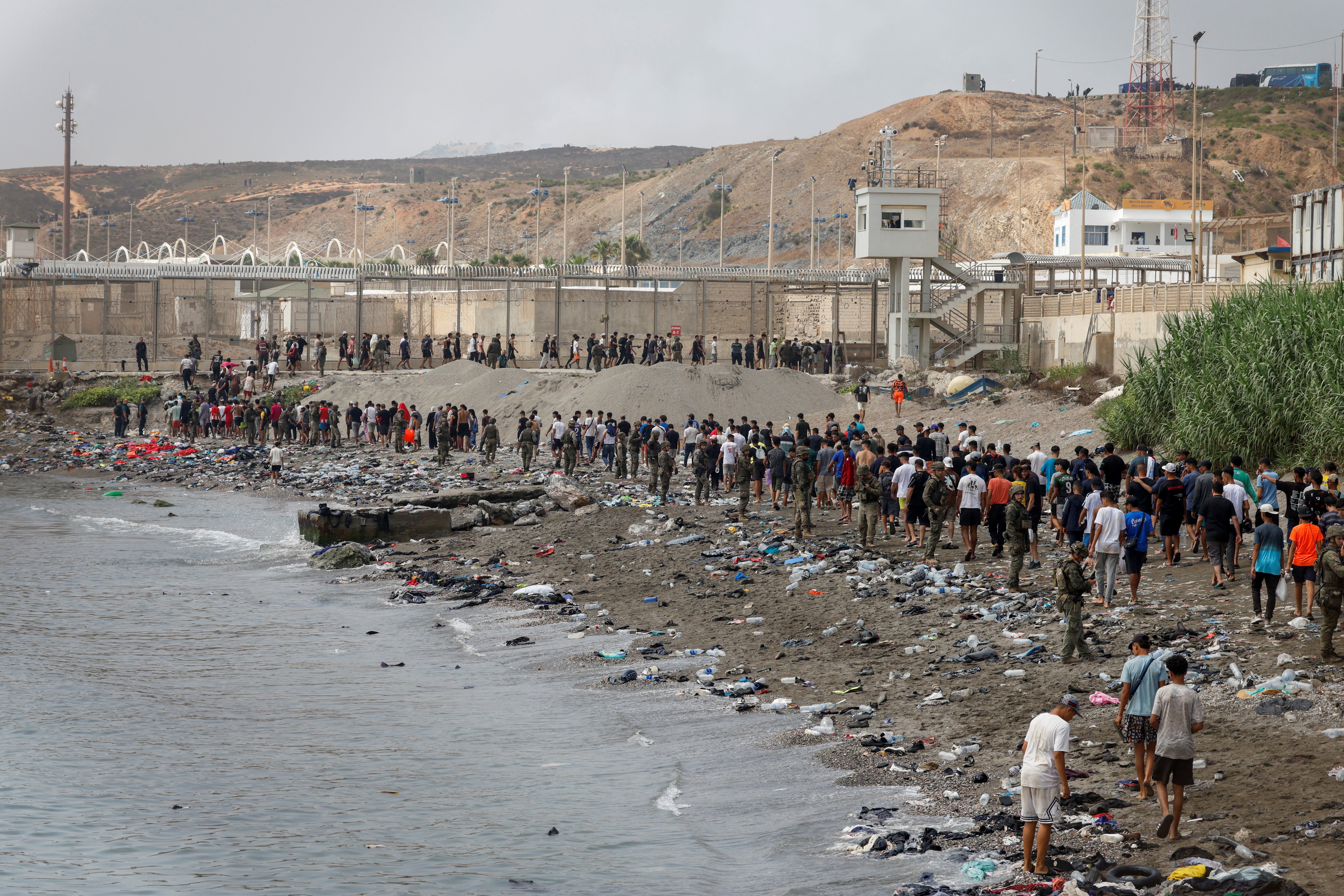Thousands of people cross into Ceuta from Morocco
