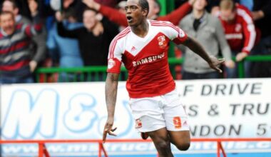 Former Swindon Town players to box at London charity event