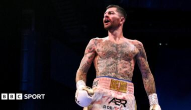 Mark Chamberlain celebrates after beating Pierce O'Leary in Dublin