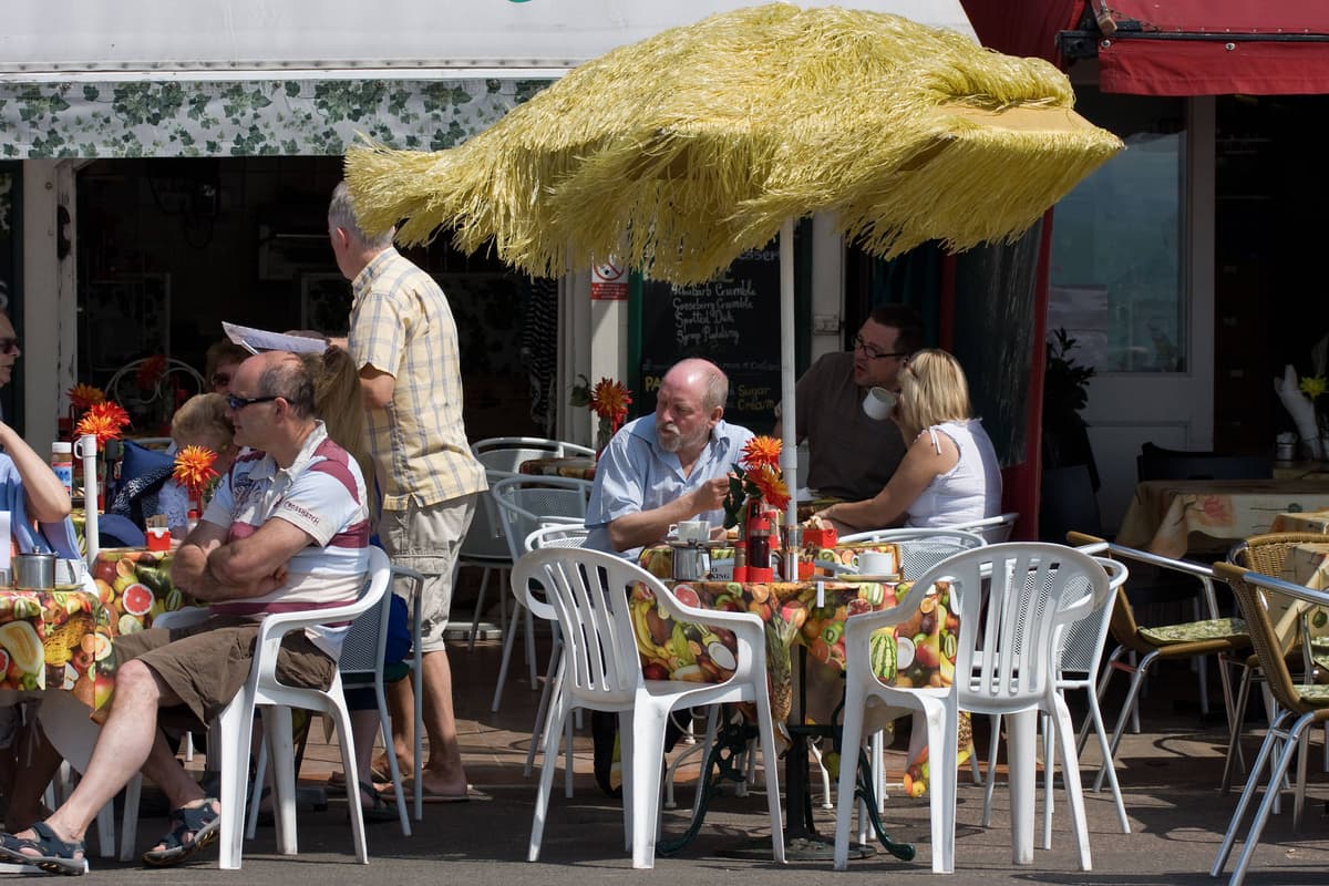 Business growth accelerates to four-month high amid hot weather boost - London Evening Standard