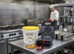 Golden Waffle Mix & Mickey Iron: The exact combination UK families are using to recreate authentic park-style waffles at home.