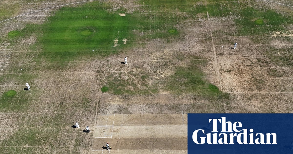Heatwaves leave groundstaff high and dry in search of playable wickets | Cricket