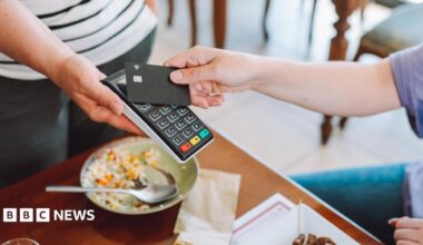 A person pays with a credit card in a restaurant