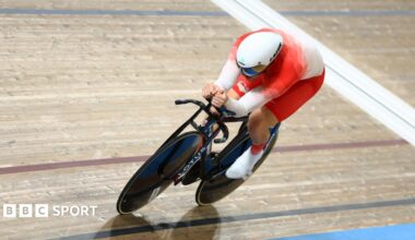 Joseph Truman racing in the men's 1000m time trial at the Commonwealth Games