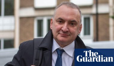 Civil service chief got record £500,000 payout after Starmer dismissal | Civil service