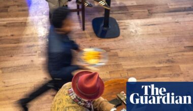 ‘Can’t enjoy your pint’: Wetherspoons customers welcome ban on loud phones | JD Wetherspoon