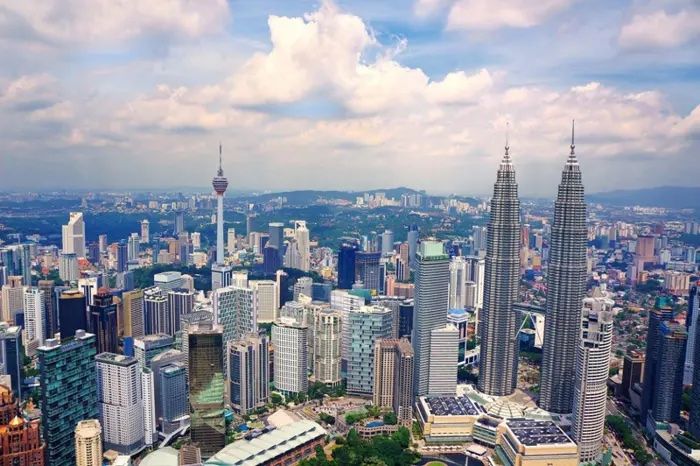 Growth holds firm, but likely to slow in 2H