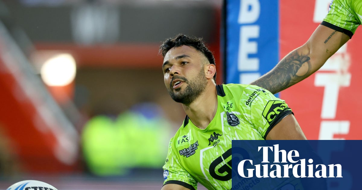 Field and French flourish for Wigan to boost title charge with victory at Leigh | Super League