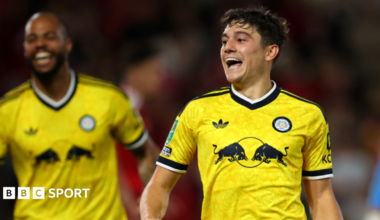 Nottingham Forest 0-2 Leeds: Leeds beat hosts for second time in four days to reach third round