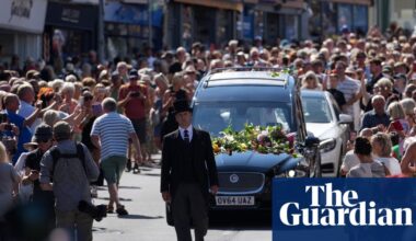 Thousands of Bonnie Tyler fans gather to pay respects as coffin brought home | Bonnie Tyler