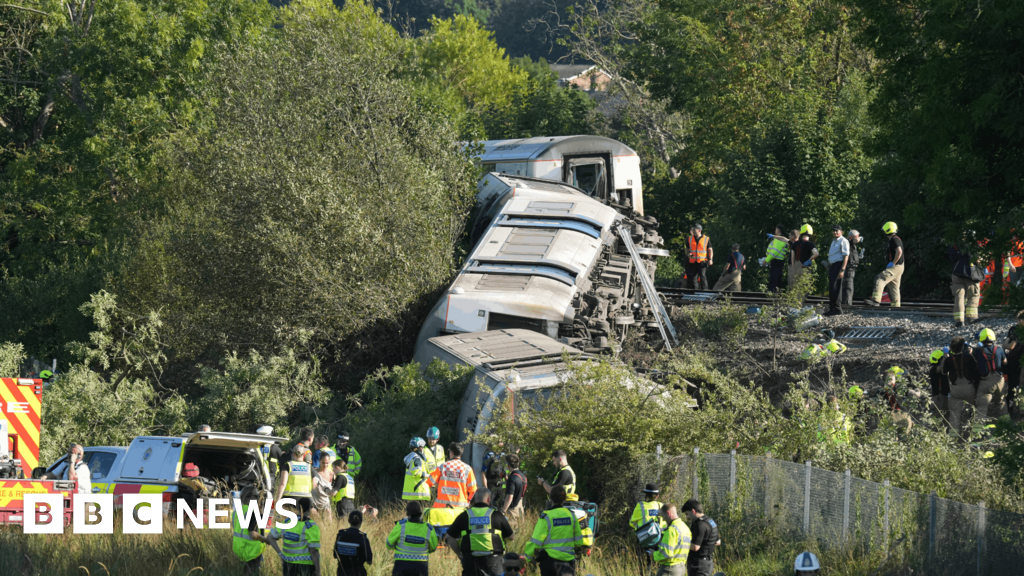 Passenger train derails in East Sussex - BBC