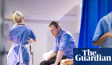 Nurses fainting in ‘inhumane’ conditions due to extreme heat, union warns | Nursing