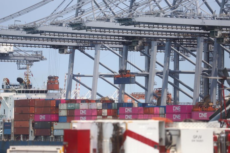Shipping containers at Laem Chabang Port in Chon Buri. Nutthawat Wichieanbut