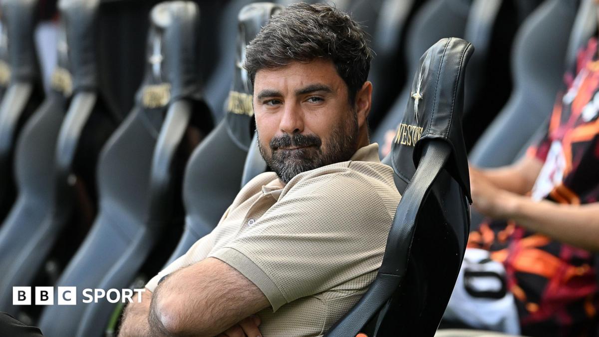 Vitor Matos in the dugout