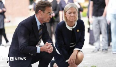 Swedish Prime Minister Ulf Kristersson (L) and Social Democratic Party leader Magdalena Andersson visit the makeshift memorial.