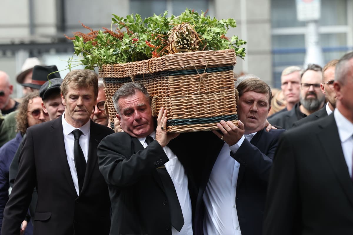 Bono and Eddie Vedder join stars for funeral of ‘true Dub’ Glen Hansard - London Evening Standard